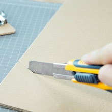 得力 (deli)  33417 大号耐用美工刀套装 （美工刀*1+刀片*10）