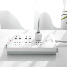 得力 18267 延长线插座(白)