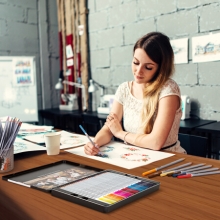 得力68117_60色铁盒装水溶性彩铅(混)(60色/盒) 6/盒/24/箱