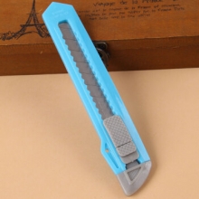 广博 MG8210 学生用美工刀 100*18*0.5mm 颜色随机